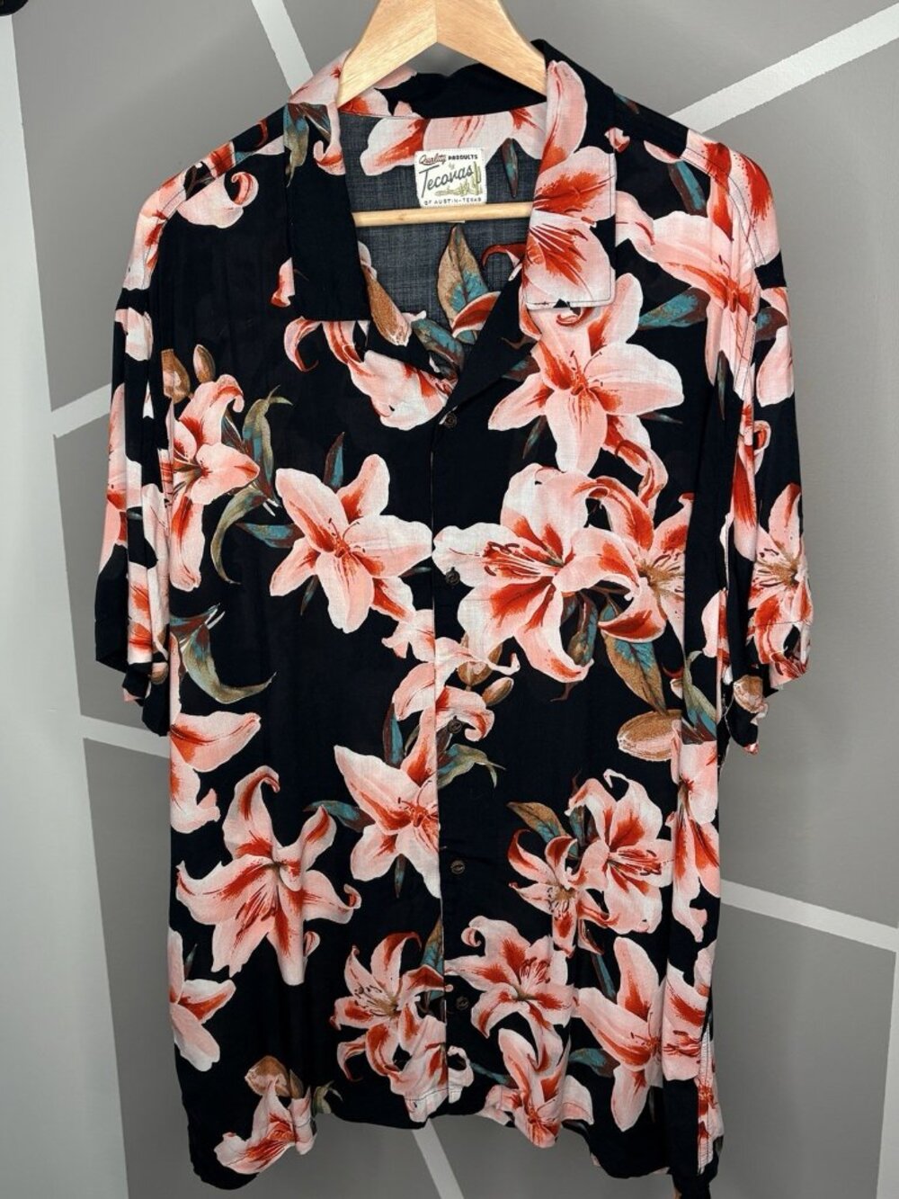 Tecovas Lakeside Camp Shirt Men’s XL Floral Black Rayon Short Sleeve Button